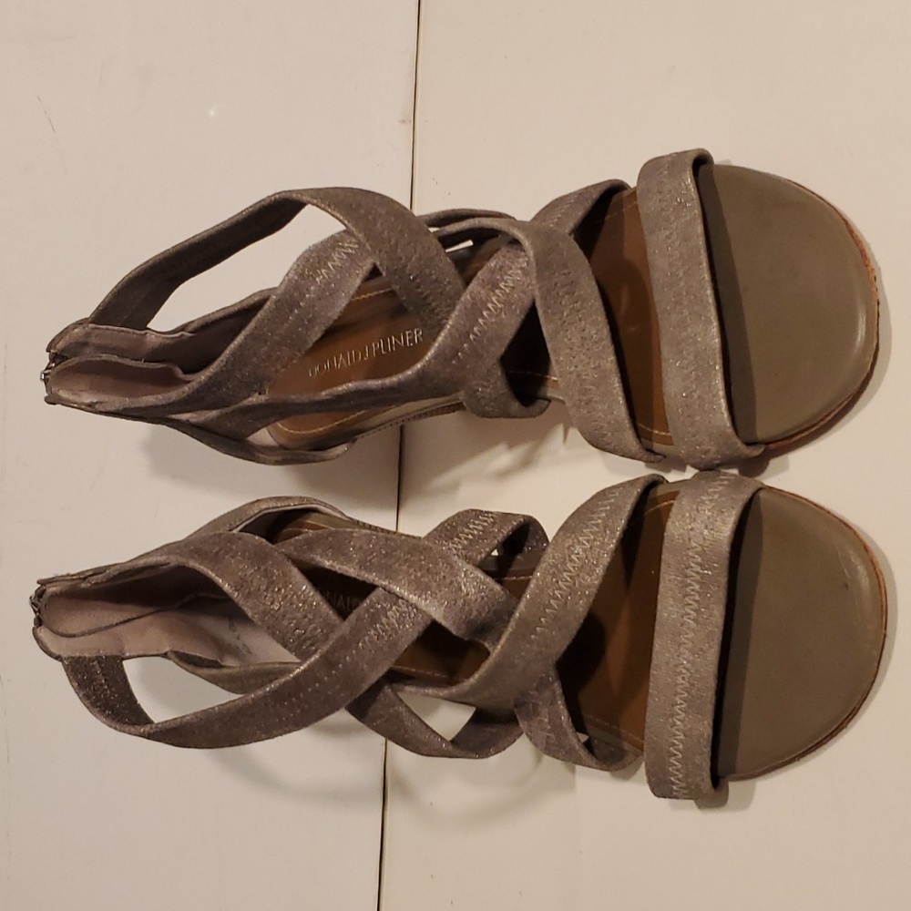 Donald Pliner Vida Leather Strappy Taupe Metallic Sandals Size 8.5M